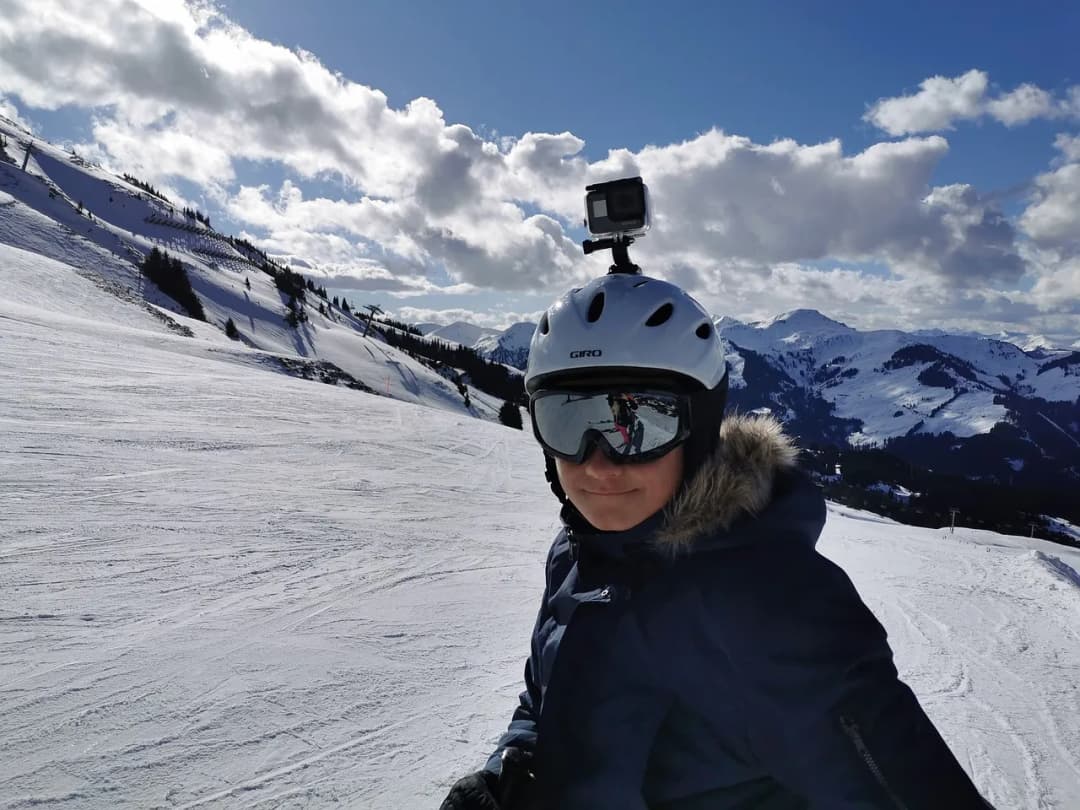 Jak zamontować kamerę na kasku narciarskim, aby uniknąć problemów