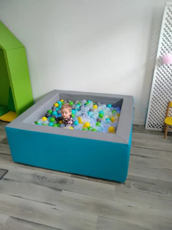 Basen sensoryczny: Zrób to sam! Pomysły i korzyści dla dziecka