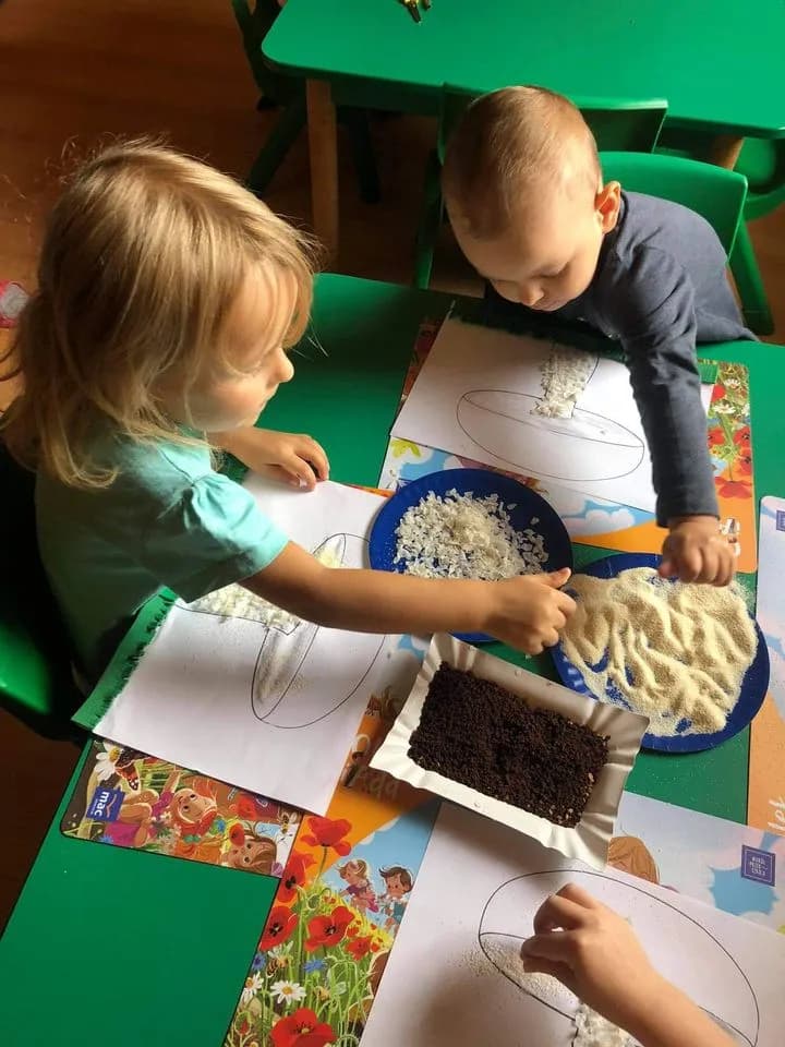 Sensoryczna praca plastyczna: Zaskakujące pomysły dla dzieci